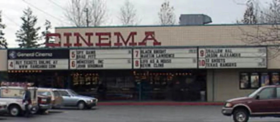 everett_mall_cinemas02.jpg